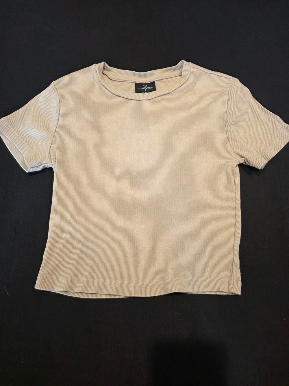 Real Essentials Kids shirt Size Small